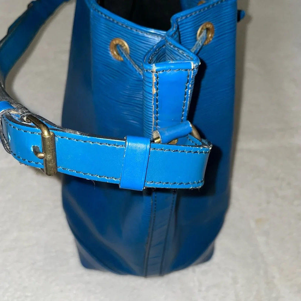 Louis Vuitton Epi Noe Bucket Bag in Blue‎ with Drawstring